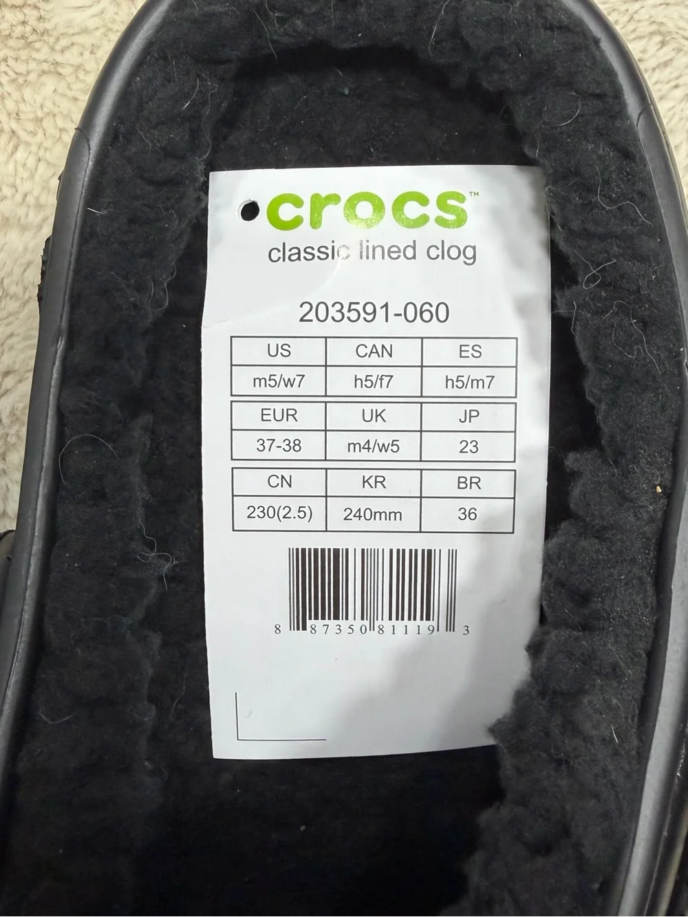 CROCS Classic Lined Clog in Black Men’s 5 / Women’s 7